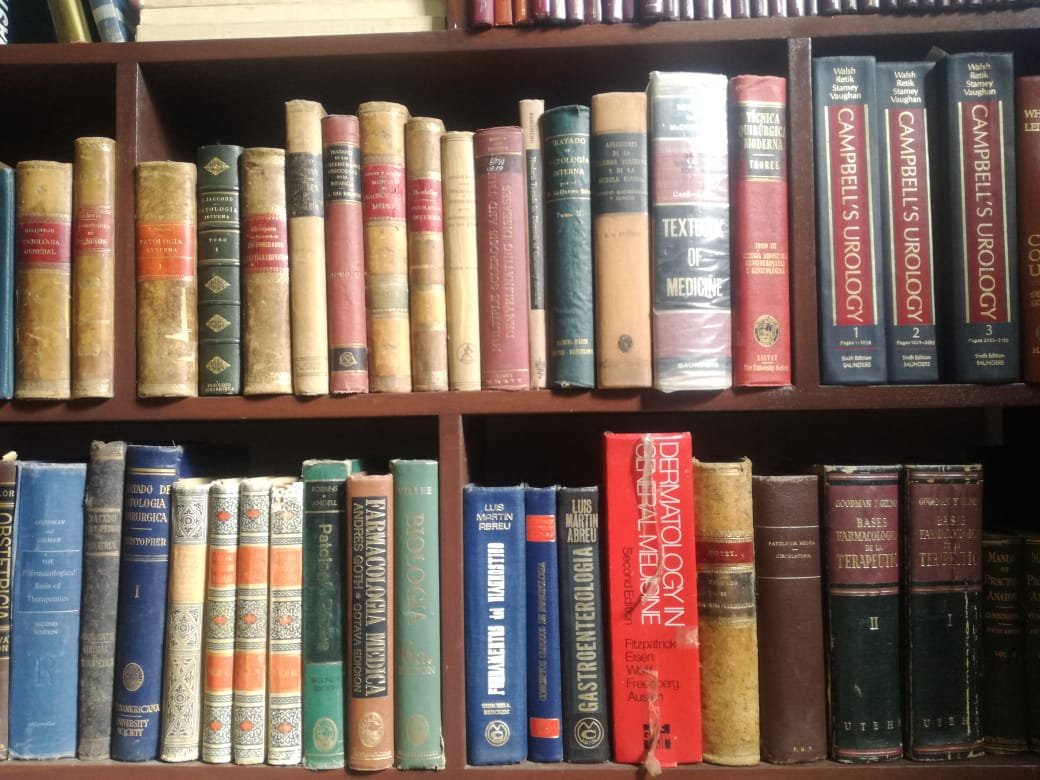 Biblioteca y documentos históricos